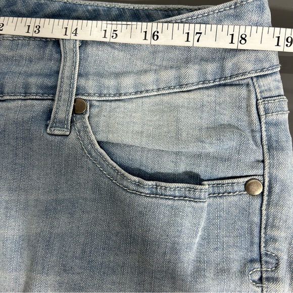 Disney Alice In Wonderland Embroidered Jean Shorts Size 18 - Picture 10 of 10